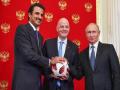 फीफा वर्ल्ड कप: पुतिन ने 2022 के विश्व कप के लिए कतर को मशाल सौंपी - Hindi News | russia president vladimir putin hands over fifa world cup mantle to qatar | Latest football News at Lokmatnews.in