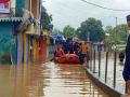 Jammu And Kashmir Flash Floods: जम्मू के बाद कश्‍मीर में भी बाढ़?, दर्जनों घर और गलियां जलमग्न, जेहलम का पानी कुर्सु राजबाग की गलियों में घुसा - Hindi News | Jammu And Kashmir Flash Floods Dozens houses and streets submerged water Jhelum entered streets Kursu Rajbagh | Latest india News at Lokmatnews.in