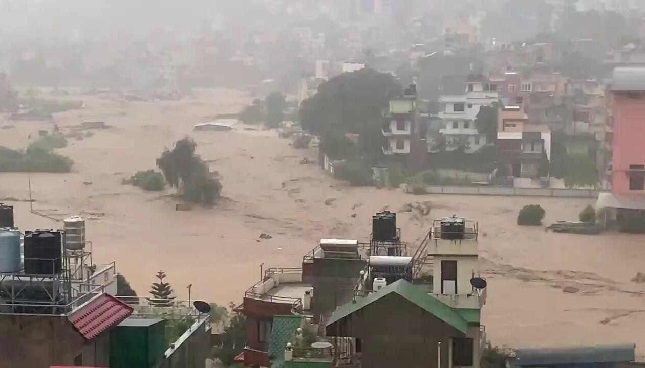 Nepal Floods: नेपाल में बाढ़, भूस्खलन से अब तक 217 की मौत, 143 घायल, 28 लोग  लापता, देखें वीडियो, काठमांडू घाटी में सबसे अधिक नुकसान