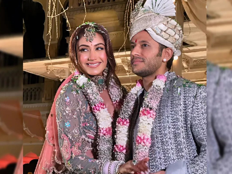 Surbhi Chandna Wedding: 'इश्कबाज' फेम सुरभि चंदना बनीं दुल्हन, बॉयफ्रेंड  करण शर्मा के साथ लिए सात फेरे; शादी की तस्वीरों और वीडियो पर फैन्स ने  लुटाया ...