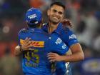 Mumbai Indians IPL 2023: अर्जुन तेंदुलकर का पहला आईपीएल विकेट, मुंबई इंडियंस खिलाड़ी ने मनाया जश्न, गले लगाकर रोहित ने दी बधाई, देखें वीडियो