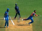 MI vs DC: ईशान किशन को आउट करने के लिए अक्षर पटेल ने एक हाथ से लपका अविश्वसनीय कैच, देखें वीडियो