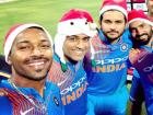 जीत के बाद जब धोनी बने सांता क्लॉज, इस खिलाड़ी ने पहनाई मिस्टर कूल को 'टोपी'
