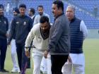 WATCH: विराट कोहली ने अपने बचपन कोच राजकुमार शर्मा के छुए पैर, देखें दिल को छू लेने वाला पल