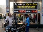 केंद्र सरकार ने बढ़ाए पेट्रोल-डीजल के दाम; ₹3 महंगा हुआ तेल, क्या अब और बढ़ेगी महंगाई?