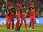 IPL 2021: आईपीएल एलिमिनेटर से पहले वाहिंदु हसरंगा और दुशमंता चमीरा ने रॉयल चैलेंजर्स बेंगलोर छोड़ा, जानिए क्या है कारण