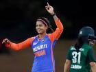 Shreyanka Patil Ind vs UAE Live Asia Cup T20 2024: पाकिस्तान के खिलाफ 14 रन देकर झटके 2 विकेट, कैच लेने के प्रयास में चोट लगी, एशिया कप से बाहर