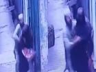 गली से गुजर रही बुर्का पहनी महिला को पीछे से पकड़ा और प्राइवेट पार्ट से छुआ?, यौन उत्पीड़न का चौंकाने वाला वीडियो