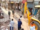 VIDEO: वाराणसी में वक्फ संपत्ति पर चला बुलडोजर, भारी पुलिस बल तैनात