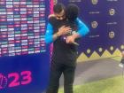 Virat Kohli World Cup 2023: 'गुरु' के सामने झुके किंग, पत्नी को दिया फ्लाइंग किस, शतकों का अर्धशतक, देखें वीडियो