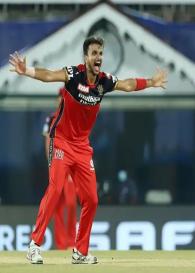 IPL 2021: महज 20 लाख में बिकने वाले हर्षल पटेल ने 5 विकेट लेकर रचा इतिहास, मुंबई के खिलाफ ऐसा कारनामा करने वाले बने पहले गेंदबाज IPL 2021: महज 20 लाख में बिकने वाले हर्षल पटेल ने 5 विकेट लेकर रचा इतिहास, मुंबई के खिलाफ ऐसा कारनामा करने वाले बने पहले गेंदबाज