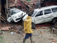 इंडोनेशिया में लाइव परफॉर्मेंस के दौरान बहा ले गईं सुनामी लहरें, वीडियो