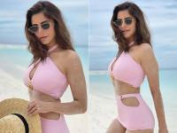 'कसौटी जिंदगी की 2' फेम आमना शरीफ ने पिंक मोनोकनी में शेयर की ग्लैमरस तस्वीरें - | aamna sharif sizzling monokini photos goes viral on social media see pics | Latest television Photos at Lokmatnews.in