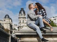 टीवी एक्ट्रेस आशका गोराडिया ने पति ब्रेंट गोबल को किया सरेआम 'किस', तस्वीरें हुईं वायरल - | Tv Actress Aashka Goradia And Brent Goble lips kiss in public goes Viral on Instagram | Latest television Photos at Lokmatnews.in