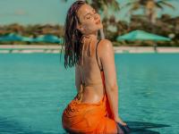 PHOTOS: एली अवरामने शेअर केलं लेटेस्ट ग्लॅमरस फोटोशूट, See Pics - Marathi News | Actress elli avram latest photoshoot glamorous photos viral on internet see pics | Latest filmy Photos at Lokmat.com