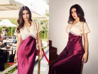 Mouni Roy Photos: मौनी रॉय की लेटेस्ट फोटोज वायरल, बढ़ाया इंटरनेट का पारा, देखें तस्वीरें - | Actress Mouni Roy Latest Photos Goes Viral on Social Media see pics | Latest bollywood Photos at Lokmatnews.in