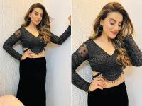 भोजपुरी एक्ट्रेस अक्षरा सिंह ने बेड पर लेटकर करवाया फोटोशूट, बढ़ाया इंटरनेट का पारा - | bhojpuri actress akshara singh photos shared her bedroom photo went viral | Latest bhojpuri Photos at Lokmatnews.in