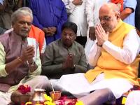 शारदीय नवरात्रि के पहले दिन केंद्रीय गृह मंत्री अमित शाह ने अहमदाबाद के मेलडी माताजी मंदिर में की पूजा-अर्चना - | Union Home Minister Amit Shah offers prayers at Meldi Mataji Temple in Ahmedabad on the first day of Shardiya Navratri | Latest india Photos at Lokmatnews.in