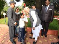 पीएम मोदी और रक्षा मंत्री राजनाथ सिंह ने इस तरह मनाया Armed Forces Flag Day, देखें तस्वीरें - | PM Modi and Defense Minister Rajnath Singh celebrate Armed Forces Flag Day photos goes viral | Latest india Photos at Lokmatnews.in