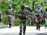 जम्मू-कश्मीर: जवान की हत्या करने वाले 3 आतंकी ढेर, मुठभेड़ जारी