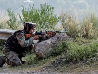 LoC: आतंकवादी ठिकाने का भंडाफोड़, दो चीनी पिस्तौल, 270 राउंड गोलियां बरामद, see pics - | Rampur sector LoC 5 AK rifles, 6 pistols, 23 grenades 1200 rounds of ammunition recovered images viral see pics | Latest india Photos at Lokmatnews.in