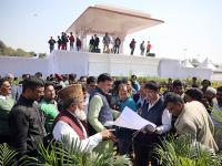 Kejriwal Oath Ceremony: अरविंद केजरीवाल की शपथ ग्रहण समारोह की तैयारियां हुईं तेज, सजा रामलीला मैदान, देखें तस्वीरें - | Arvind Kejriwal oath ceremony in Ramlila Ground preparation photos goes viral see pics | Latest india Photos at Lokmatnews.in