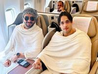 उमराह के लिए रवाना हुए असीम रियाज और अली गोनी, पारंपरिक वेशभूषा में शेयर की तस्वीर - | Asim Riaz and Aly Goni left for Umrah, photo shared in traditional costumes | Latest television Photos at Lokmatnews.in