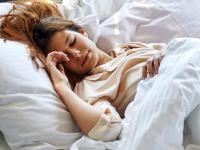 सोने से पहले महिलाएं बिलकुल न करें ये 5 काम, नहीं तो छिन जाएगी सारी खुशहाली - | women avoid these 5 things at night before sleeping for happy life and relationships | Latest relationships Photos at Lokmatnews.in