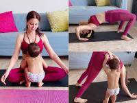 'भाभीजी घर पर हैं' की अनीता भाभी ने शेयर की योगा करते हुए तस्वीरें, see pics - | Bhabi Ji ghar par hain Anita Bhabhi aka Saumya Tandon yoga pictures goes viral on internet see pics | Latest television Photos at Lokmatnews.in