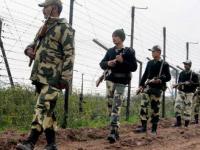 पाकिस्तान की नापाक कोशिश, बॉर्डर पर BSF ने मार गिराया ड्रोन, See pics - | Pakistani drone shot down by BSF in Jammu and Kashmir’s Kathua weapons, grenades recovered | Latest india Photos at Lokmatnews.in