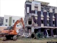 Viral: जेल में बंद नेता के होटल पर चला बुलडोजर, देखें तस्वीरें | Bulldozer Action Against BSP Leader Anupam Dubey Hotel in Furrukhabad see pics | Latest weird Photos at Lokmatnews.in