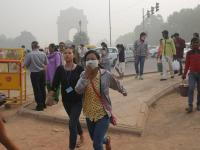 दिल्ली एनसीआर पर छाई प्रदूषण की धुंध, इससे बचने के लिए आजमाएं ये 9 टिप्स - | Delhi ncr smoke weather report, 9 tips to safe from polluted air | Latest india Photos at Lokmatnews.in