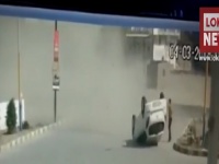 Viral Video: तेज रफ्तार कार ने मारी पलटी, फिर देखें क्या हुआ
