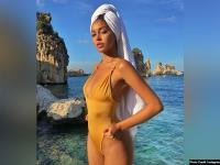 सिंडी किम्बर्ली ने इंस्टाग्राम पर शेयर की स्विमसूट में हॉट तस्वीरें, आप भी देखें - | Hotness Alert: Cindy Kimberley Share Her Hot And Sexy Swimsuit Photos On Instagram | Latest hot-sexy Photos at Lokmatnews.in