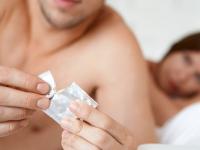 कॉन्डम के मामले में ये 5 गलतियां जीवनभर के लिए बन सकती हैं मुसीबत - | These 5 mistakes using condoms problem in the case of condoms for life | Latest relationships Photos at Lokmatnews.in