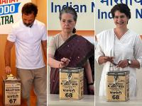 कांग्रेस अध्यक्ष पद के लिए मतदान आज, सोनिया गांधी और राहुल गांधी समेत कई नेताओं ने डाला वोट - | congress president election voting today many congress leaders including Sonia Gandhi Priyanka Gandhi and rahul gandhi cast their votes | Latest india Photos at Lokmatnews.in