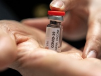 Coronavirus Vaccine Update: स्वस्थ युवाओं को साल 2022 तक करना पड़ सकता है वैक्सीन का इंतजार: WHO