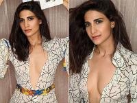 OMG ! बॉलिवूड अभिनेत्री अहाना कुमराने सोशल मीडियावर शोऑफ केलं क्लीवेज - Marathi News | See aahana kumra's hot sizzling pictures on social media | Latest filmy Photos at Lokmat.com