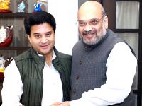 ज्योतिरादित्य सिंधिया के BJP में शामिल होने के एक दिन बाद अमित शाह ने शेयर की तस्वीर, लिखी ये बात, देखें तस्वीरें - | jyotiraditya scindia with amit shah photo viral amit shah tweet jyotiraditya see pics | Latest india Photos at Lokmatnews.in