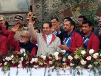 मुंबई मैराथन में अचानक ट्रैक पर 64 साल के बुजुर्ग की हुई मौत, सात लोगों को पड़ा दिल का दौरा - | maharashtra mumbai marathon 2020 cm uddhav thackeray 64-year-old dies of cardiac arrest on the track | Latest india Photos at Lokmatnews.in