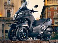 दो पहिया आगे और एक पीछे, देखें यमाहा की अनोखी स्कूटी - | yamaha tricity 300 scooter 2 wheels in front and 1 on back | Latest automobile Photos at Lokmatnews.in