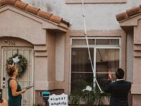 कोरोना पॉजिटिव आने पर लड़की ने खिड़की के जरिए की शादी, तस्वीरें हुई वायरल - | Girl gets married through window after coming to Corona positive, pictures went viral | Latest weird Photos at Lokmatnews.in