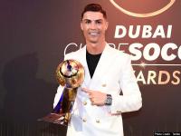 स्टार फुटबॉलर क्रिस्टीयानो रोनाल्डो ने जीता बेस्ट मैन प्लेयर 2019 का अवॉर्ड, देखें तस्वीरें | Cristiano Ronaldo wins Best Man Player 2019 award at Dubai Globe Soccer Awards, see photos | Latest football Photos at Lokmatnews.in