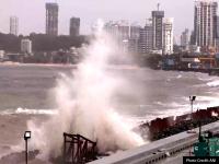 Cyclonic Storm Biparjoy: बिपरजॉय चक्रवात का खौफ जारी, 170 किमी प्रति घंटा हवाओं की रफ्तार - | Cyclonic Storm Biparjoy LIVE Tracker Updates & Forecast | Latest india Photos at Lokmatnews.in