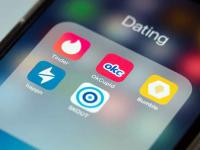 लॉकडाउन के बीच ऑनलाइन डेटिंग करते समय जरूर ध्यान में रखें ये 5 बात, तस्वीरों से समझें - | corona virus lockdown online dating apps tinder happn okcupid keep in mind when dating online | Latest relationships Photos at Lokmatnews.in