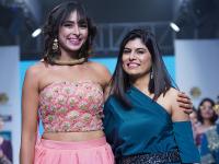 Asian Designer Week 2019 में नॉर्थ ईस्ट टेक्सटाइल्स को बढ़ावा, शिबानी दांडेकर ने भी बिखेरा जलवा - | Asian Designer Week Summer 2019: Bollywood celebrity Shibani Dandekar walked for Budding designer Kraft corridor | Latest fashion-beauty Photos at Lokmatnews.in