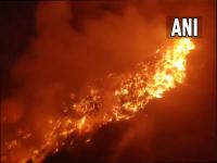दिल्ली के भलस्वा लैंडफिल स्थल पर आग लगी, फायर ब्रिगेड की 12 गाड़ियां मौके पर, देखें तस्वीरें - | Delhi fire broke out at bhalswa landfill 12 fire tenders on spot | Latest india Photos at Lokmatnews.in