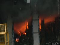 Delhi Fire: चांदनी चौक मार्केट में 50 से ज्‍यादा दुकानें जलकर खाक, दमकल की कई गाड़ियां मौके पर - | Delhi Fire Chandni Chowk Bhagirath Palace Fire Massive Loss To Property | Latest india Photos at Lokmatnews.in