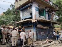 दिल्लीः जहांगीरपुरी का ताजा हाल, टूट गया आशियाना, देखें तस्वीरें - | Delhi Jahangirpuri Bulldozer on illegal property see photos | Latest india Photos at Lokmatnews.in