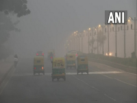 Weather Today in Delhi: दिल्ली में सुबह घना कोहरा, रेल और सड़क यातायात प्रभावित - | Weather Today in Delhi Dense fog affects rail and road traffic in Delhi | Latest india Photos at Lokmatnews.in